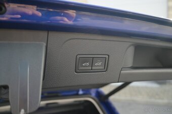Volkswagen Passat Variant 2.0 TDI Elegance 4Motion DSG - 10