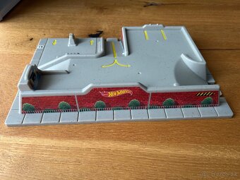 Hot Wheels Ultimate Garage - 10