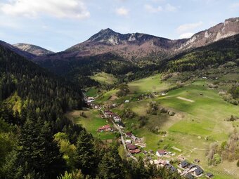 Chalupa vedená ako rodinný dom | 660 m2 pozemku | Garáž - 10