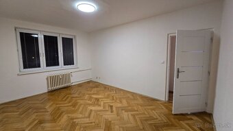 NA PREDAJ Slnečný priestranný 2-izbový byt 54 m², Železníky - 10
