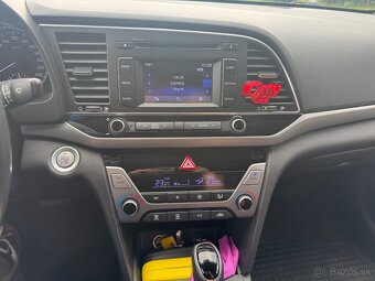 Hyundai Elantra - 10