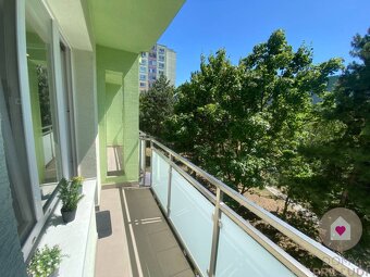 BA/NOVÉ MESTO-Prenájom zariadeného 2i bytu s 2 lodžiami na R - 10