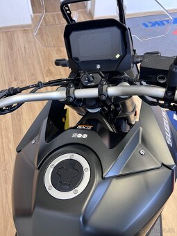 Suzuki V-STROM 800 - 10