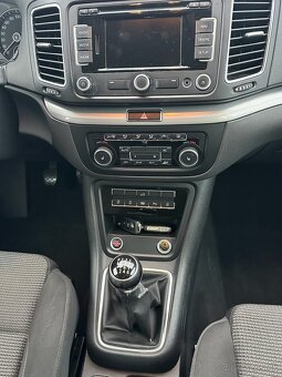 Volkswagen Sharan 2.0 CR 103kW,2011,7miest,keyless,210000km - 10