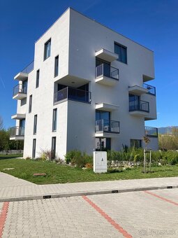 Prenájom moderného 1 - izbového bytu s parkovaním - 10
