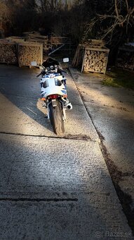 Suzuki gsxr 750 srad - 10
