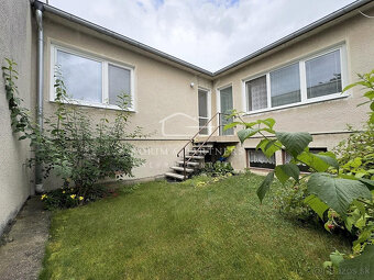 Zaujímavý rodinný dom s menším átriovým dvorom, Komárno - 10