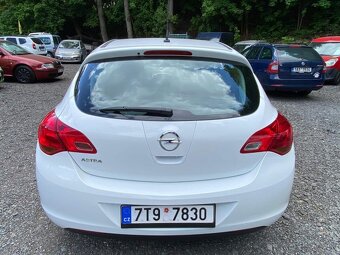 Opel Astra J 1.4i 74kW klima tempomat ČR 104tkm 2012 - 10