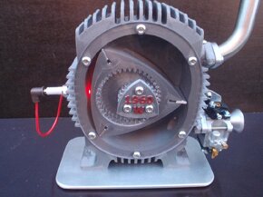 Velký (výška 25cm) výukový model Wankelova motoru - 10