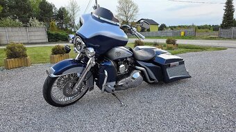 Harley Street Glide - 10