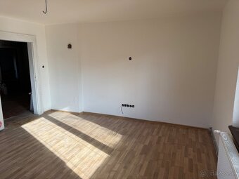 Dom iba 10 minút od centra Košíc–22 árovi pozemok - 10