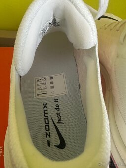 Bezecke tenisky Nike Invincible 3 - 10