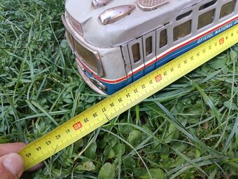 Starožitný plechový autobus CARPATI - 10