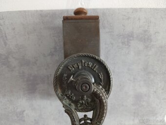 Velmi starý (cca 110-115let) krásný zdobený mlyncek na strou - 10