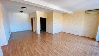 Priestraný 3-izbový tehlový byt s balkónom, terasou a s možn - 10