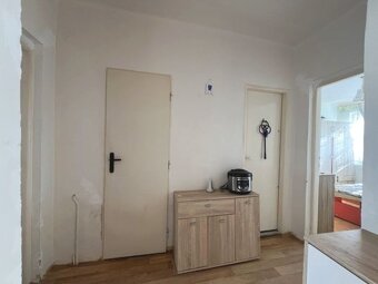 Na predaj 3 izbový tehlový byt s vlastným kúrením, Dulovce - 10