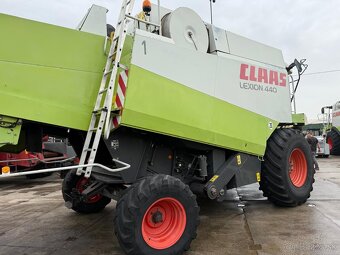 Sklízecí mlátička Claas Lexion 440, rok výroby 2002, žací l - 10