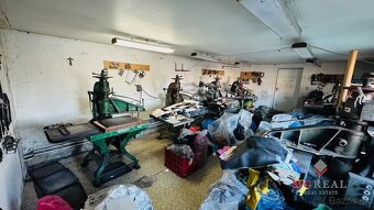 Na predaj rodinný dom Malé Uherce vhodný aj na podnikanie - - 10