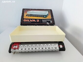 Starožitnosti -vazy,knihy, fotoaparát - 10