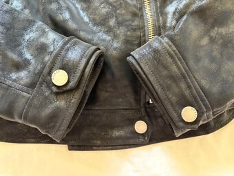 Koženka Guess L čierna - 10