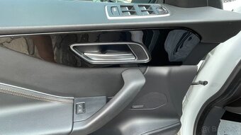 Jaguar F-Pace 2,0d 4x4 AT8 1.majiteľ nove v SR - 10