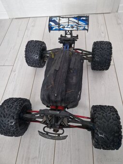 Traxxas e revo - 10