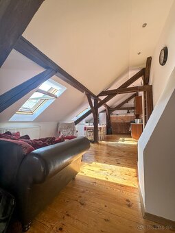 Tehlový štýlový podkrovný 3 izb. byt v centre Košíc - 10