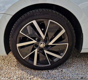 ŠKODA OCTAVIA COMBI 2.0 TDI SCR STYLE - 10