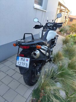 Suzuki DL650A V-Strom - 10