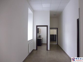 MASARYKOVA: VOĽNÉ NEBYTOVÉ priestory s UMÝVADLOM cca 23 m2 - - 10