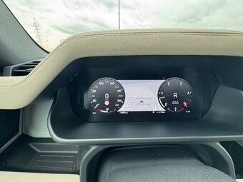 Land Rover Defender 3.0D I6 300k X-Dyn SE - 10