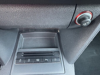 Volkswagen Touran 2.0 TDI BlueMotion Technology Comfortline - 10