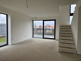 Na predaj moderný rodinný dom s výhľadom na mesto - 10
