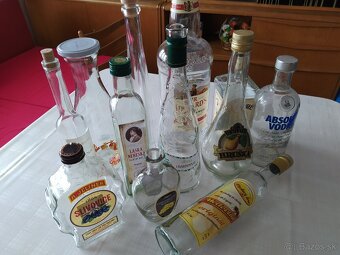 láhve 0,5l s uzávěrem, plucky (placatky) 0,2l - 10