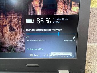 Lenovo E550 / i5 5200U / 4GB RAM / Radeon R7 2GB / 15.6" - 10