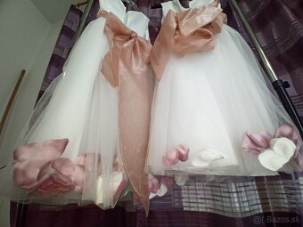 Predám dievčenské šaty 2 ks - 10