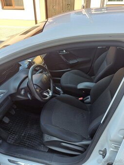 Peugeot 208 vo výbave - 10