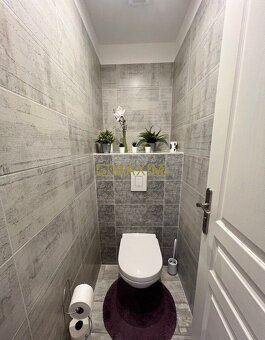 Veľmi pekný zrekonštruovaný 3- izbový byt s lodžiou na  ulic - 10