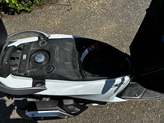 Predám skúter Honda SH 125 ABS 2013 8500km - 10