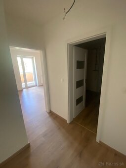 Predám 2 izbový čiastočne zariadený byt - 10