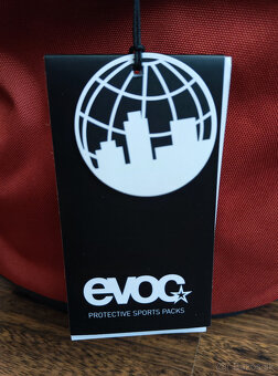 Batoh Evoc Mission 22 L Chili Red/Slate - 10