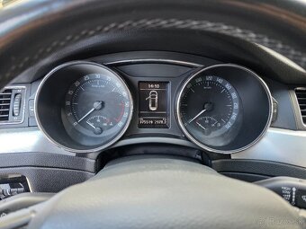Škoda Superb 2.0 TDI Combi - 10