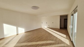 Priestranný, moderný bungalov, dokončený na kľúč / NOVOSTAVB - 10