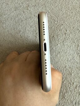 Predám Apple iPhone XR 64GB Silver Stav Nového Telefónu - 10