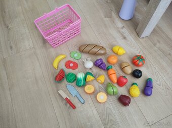 Drevená detská kuchynka s príslušenstvom - 10