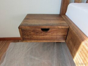Masívna dubová posteľ Lucia + 2 stolíky zdarma - 10