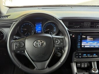 Toyota Auris combi 1.6 97kW, 8/2015 kup.SR 106tis.km - 10