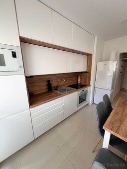 PRENÁJOM 2-IZBOVÉHO BYTU S BALKÓNOM BLÍZKO CENTRA NOVÁ BAŇA - 10