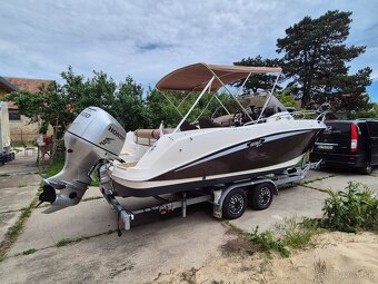 Predám Motorový čln Galia 630 sundeck s Honda BF200 - 10