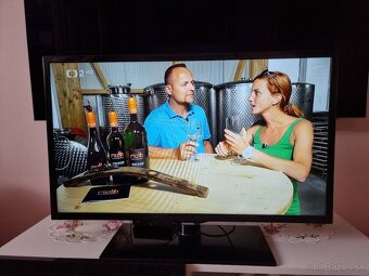Predám LED TV SAMSUNG UE32F4000AW HD ready - 10